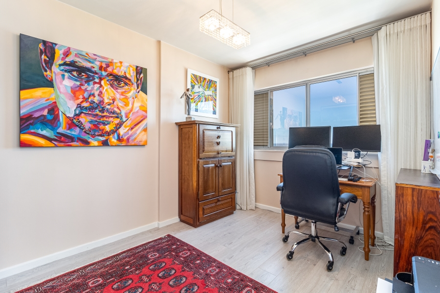 2 Bedroom Property for Sale in Sea Point Western Cape